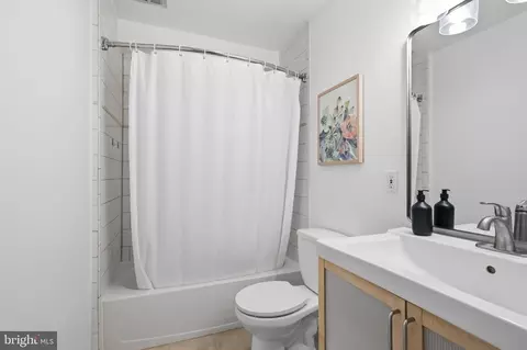 Bath - 11547 Maple Ridge Rd, Reston, VA 20190 photo 1 of 3