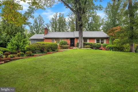 6450 Queen Anne Ter, Falls Church, VA 22044