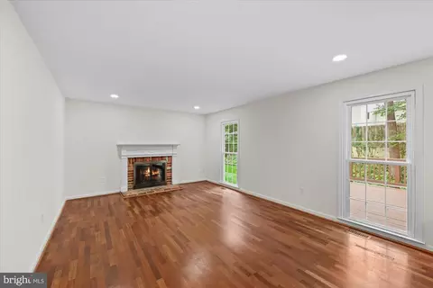 Living - 8617 Etta Dr, Springfield, VA 22152 photo 6 of 7