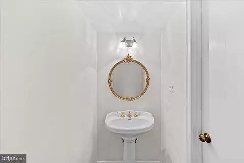 Bath - 8617 Etta Dr, Springfield, VA 22152 photo 1 of 3