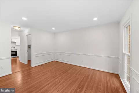 Living - 8617 Etta Dr, Springfield, VA 22152 photo 3 of 7