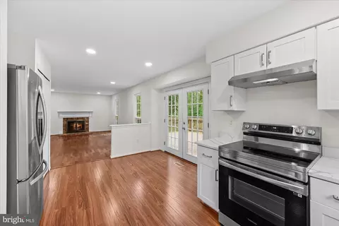 Entry Way - 8617 Etta Dr, Springfield, VA 22152 photo 4 of 6