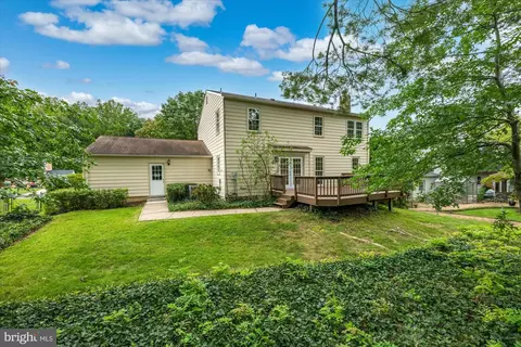 Exterior - 8617 Etta Dr, Springfield, VA 22152 photo 4 of 5