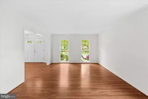 Living - 8617 Etta Dr, Springfield, VA 22152 photo 2 of 7