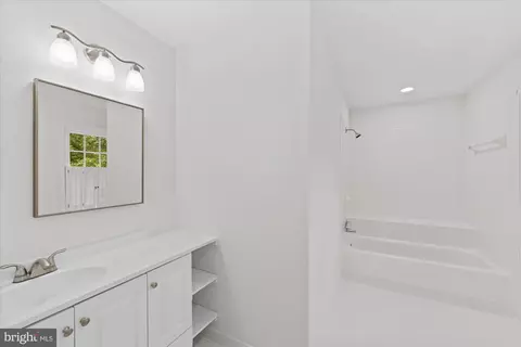 Bath - 8617 Etta Dr, Springfield, VA 22152 photo 2 of 3