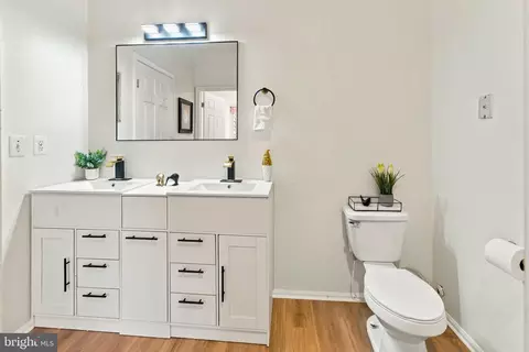Bath - 1600 Spring Gate Dr #2103, Mclean, VA 22102 photo 1 of 4