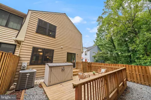 Exterior - 8627 Pin Oak Dr, Springfield, VA 22153 photo 8 of 11