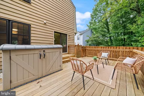 Exterior - 8627 Pin Oak Dr, Springfield, VA 22153 photo 7 of 11