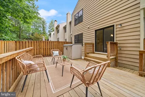 Exterior - 8627 Pin Oak Dr, Springfield, VA 22153 photo 6 of 11