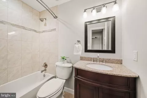 Bath - 8627 Pin Oak Dr, Springfield, VA 22153 photo 5 of 6