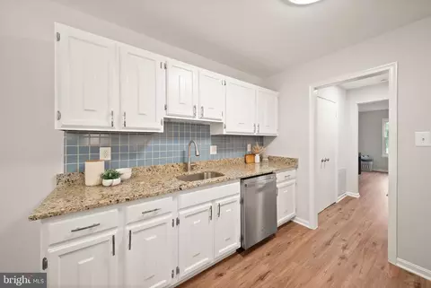 Kitchen - 8627 Pin Oak Dr, Springfield, VA 22153 photo 3 of 4