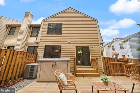 Exterior - 8627 Pin Oak Dr, Springfield, VA 22153 photo 10 of 11