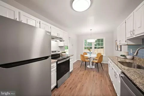 Kitchen - 8627 Pin Oak Dr, Springfield, VA 22153 photo 2 of 4