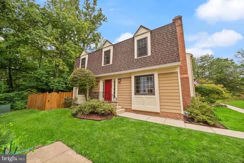 Exterior - 8627 Pin Oak Dr, Springfield, VA 22153 photo 4 of 11