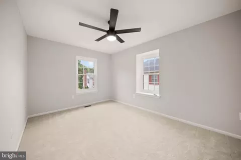 Bedroom - 8627 Pin Oak Dr, Springfield, VA 22153 photo 6 of 12