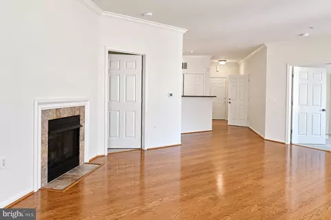 3021 Nicosh Cir #1110, Falls Church, VA 22042