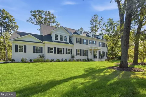 1142 Cameron Rd, Alexandria, VA 22308