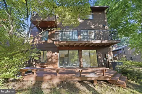 Exterior - 2165 Cabots Point Ln, Reston, VA 20191 photo 7 of 8