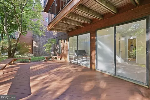 Exterior - 2165 Cabots Point Ln, Reston, VA 20191 photo 5 of 8