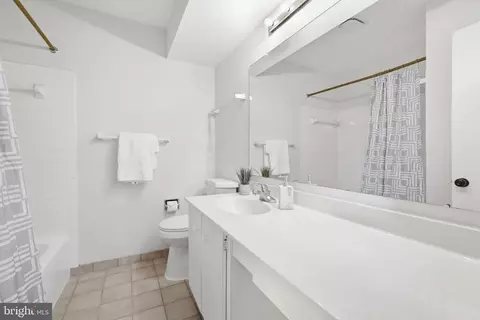 Bath - 2165 Cabots Point Ln, Reston, VA 20191 photo 4 of 4