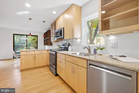 Kitchen - 2165 Cabots Point Ln, Reston, VA 20191 photo 1 of 5