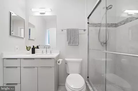 Bath - 2165 Cabots Point Ln, Reston, VA 20191 photo 3 of 4