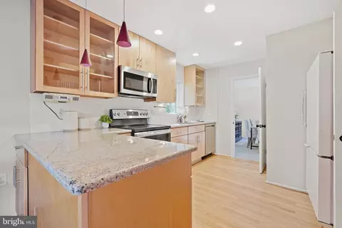 Kitchen - 2165 Cabots Point Ln, Reston, VA 20191 photo 4 of 5