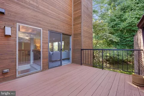 Exterior - 2165 Cabots Point Ln, Reston, VA 20191 photo 4 of 8