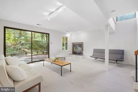 Living - 2165 Cabots Point Ln, Reston, VA 20191 photo 4 of 6