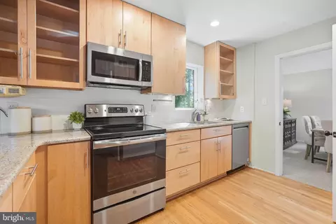 Kitchen - 2165 Cabots Point Ln, Reston, VA 20191 photo 2 of 5