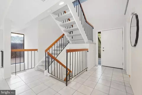 Entry Way - 2165 Cabots Point Ln, Reston, VA 20191 photo 2 of 3