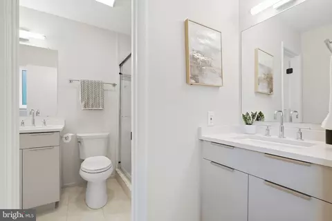 Bath - 2165 Cabots Point Ln, Reston, VA 20191 photo 2 of 4