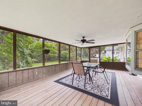Exterior - 8714 Old Courthouse Rd, Vienna, VA 22182 photo 5 of 8