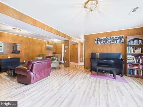 Living - 8714 Old Courthouse Rd, Vienna, VA 22182 photo 3 of 5