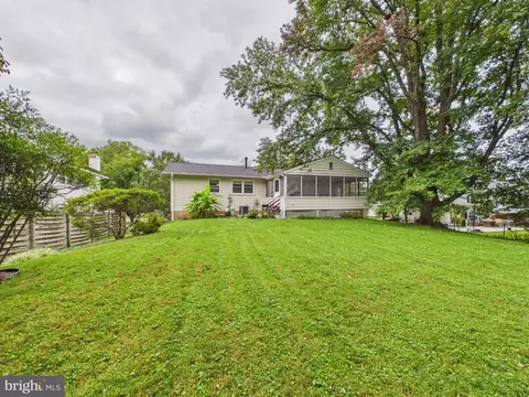 Exterior - 8714 Old Courthouse Rd, Vienna, VA 22182 photo 7 of 8