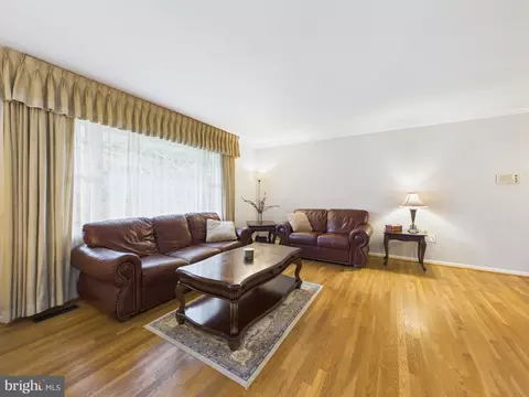 Living - 8714 Old Courthouse Rd, Vienna, VA 22182 photo 2 of 5
