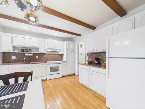 Kitchen - 8714 Old Courthouse Rd, Vienna, VA 22182 photo 4 of 5