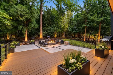 Exterior - 7815 Old Falls Rd, Mclean, VA 22102 photo 3 of 22