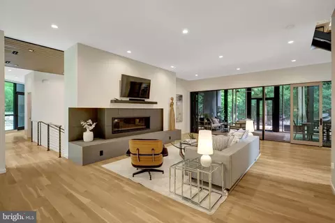 Living - 7815 Old Falls Rd, Mclean, VA 22102 photo 3 of 7