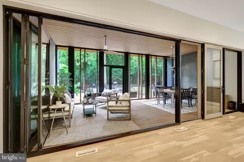 Exterior - 7815 Old Falls Rd, Mclean, VA 22102 photo 5 of 22