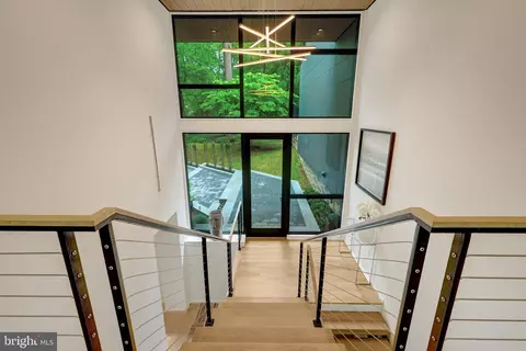 Entry Way - 7815 Old Falls Rd, Mclean, VA 22102 photo 3 of 5