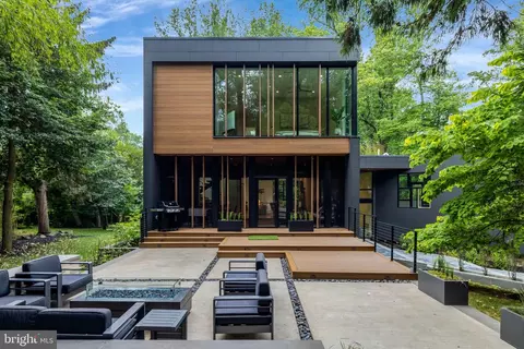 Exterior - 7815 Old Falls Rd, Mclean, VA 22102 photo 17 of 22