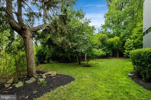 Exterior - 7815 Old Falls Rd, Mclean, VA 22102 photo 15 of 22