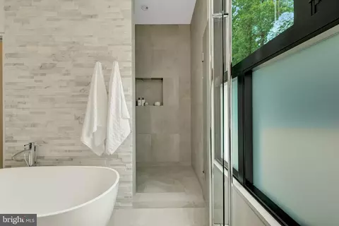 Bath - 7815 Old Falls Rd, Mclean, VA 22102 photo 6 of 11