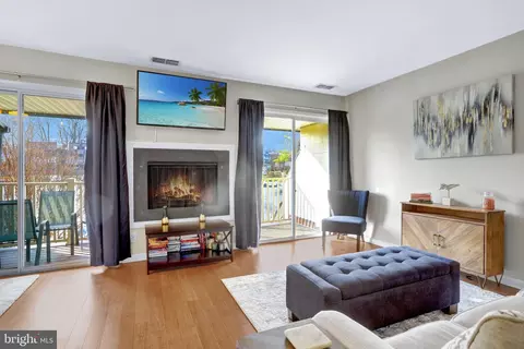 3940 Woodhue Pl #18, Alexandria, VA 22309