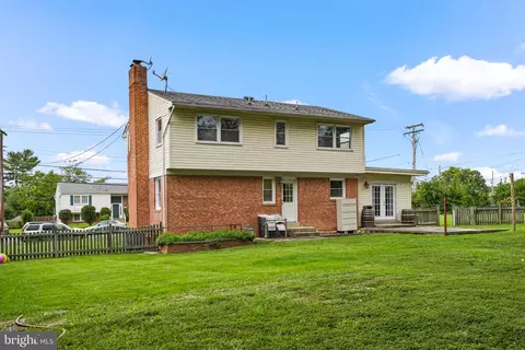 Exterior - 6213 Thomas Dr, Springfield, VA 22150 photo 2 of 4