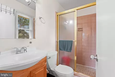 Bath - 6213 Thomas Dr, Springfield, VA 22150 photo 4 of 5