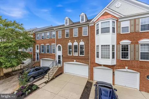 13004 Rose Petal Cir, Herndon, VA 20171