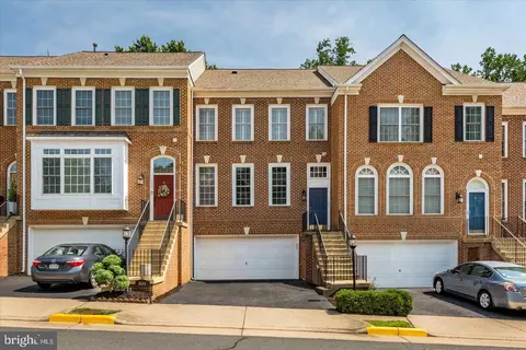 5642 Governors Pond Cir, Alexandria, VA 22310