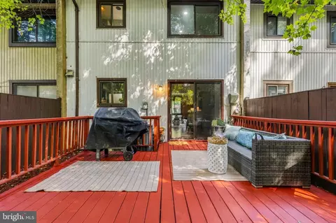 Exterior - 2424 Cloudcroft Sq, Reston, VA 20191 photo 4 of 5